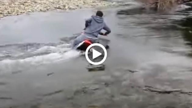 VIDEO: Το πήρε enduro και το έκανε «παπάκι» VIDEO: Το πήρε enduro και το έκανε «παπάκι»